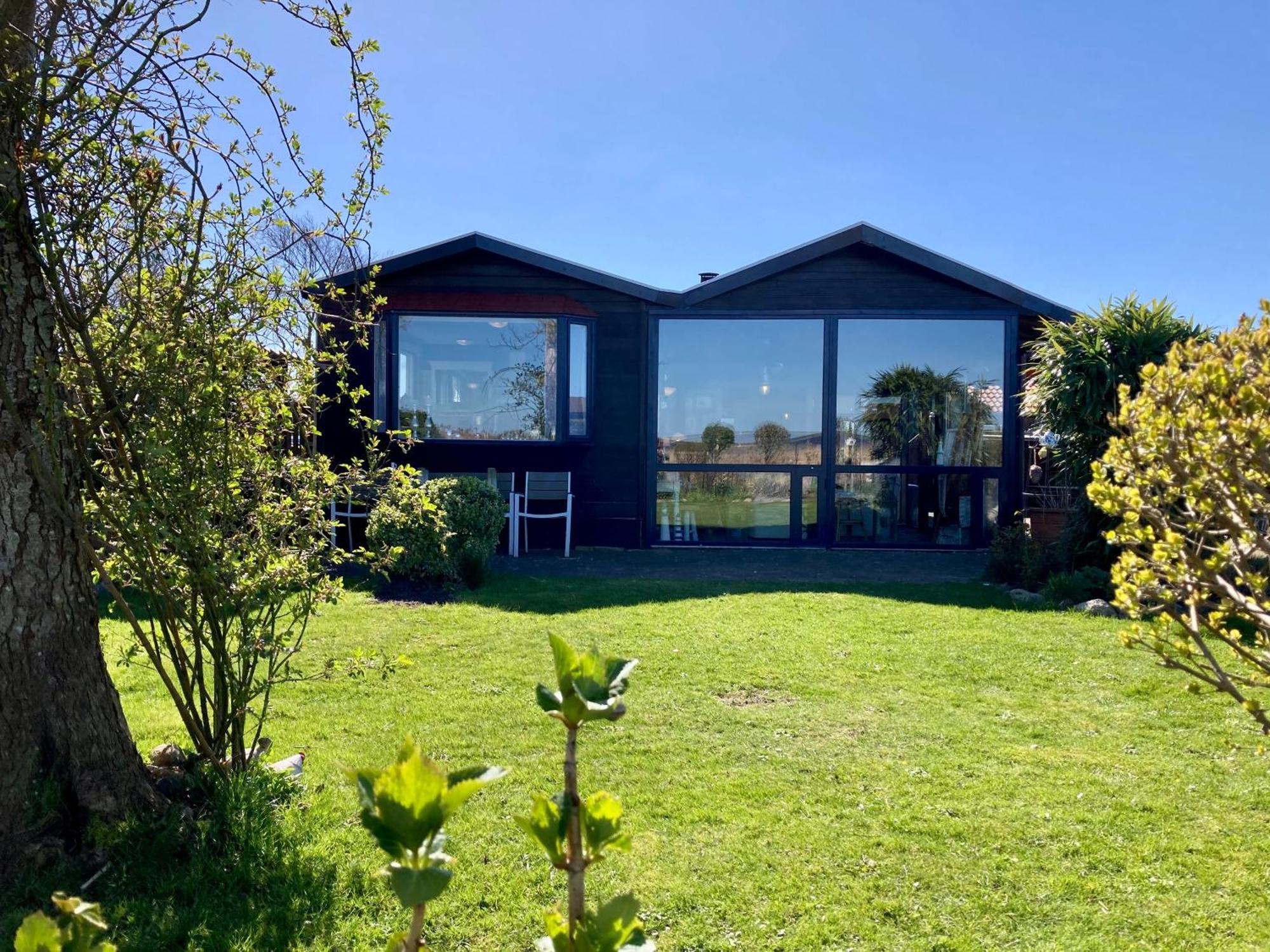 House Marijke With Winter Garden And Direct Access To The Lauwersmeer Anjum Bagian luar foto