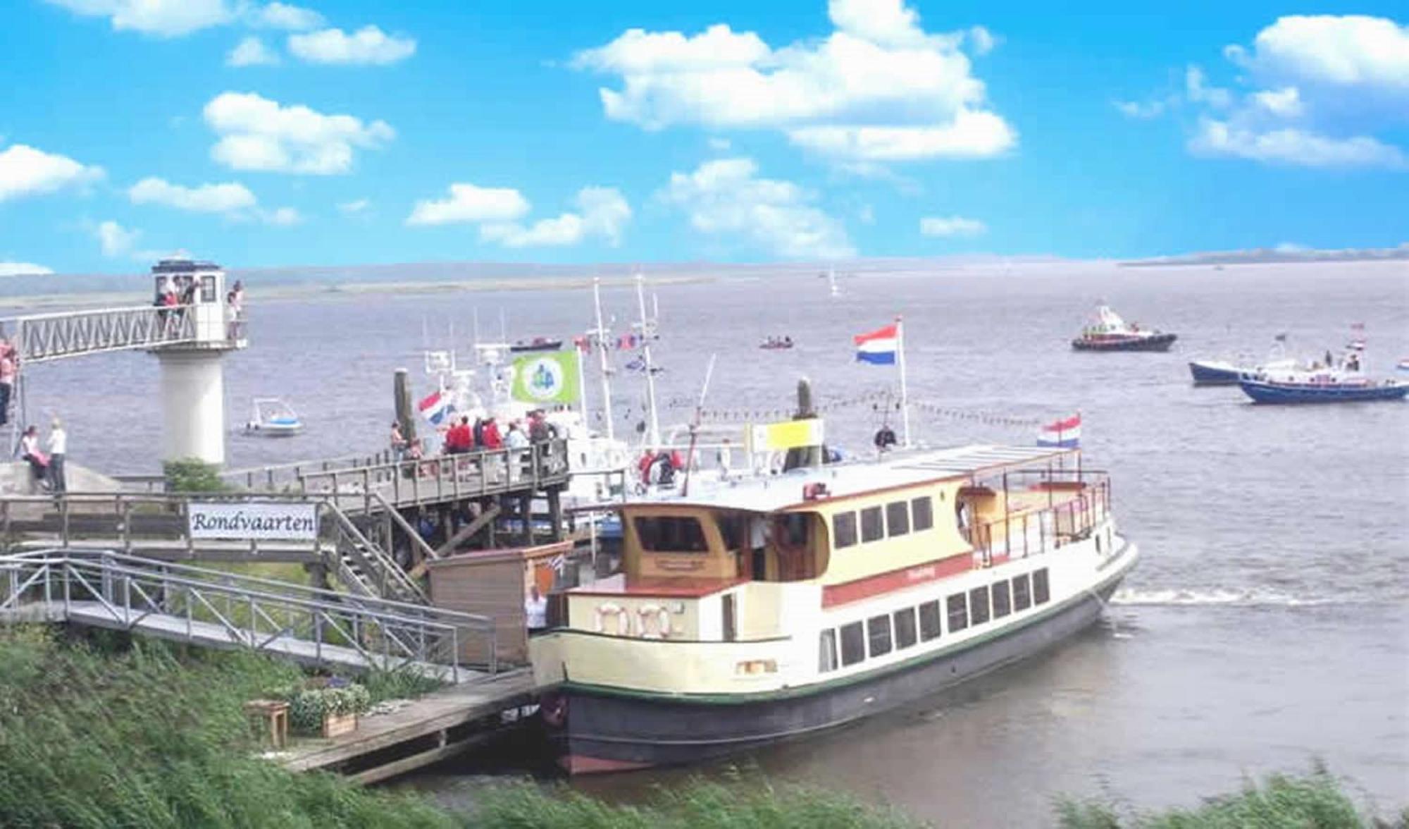 House Marijke With Winter Garden And Direct Access To The Lauwersmeer Anjum Bagian luar foto