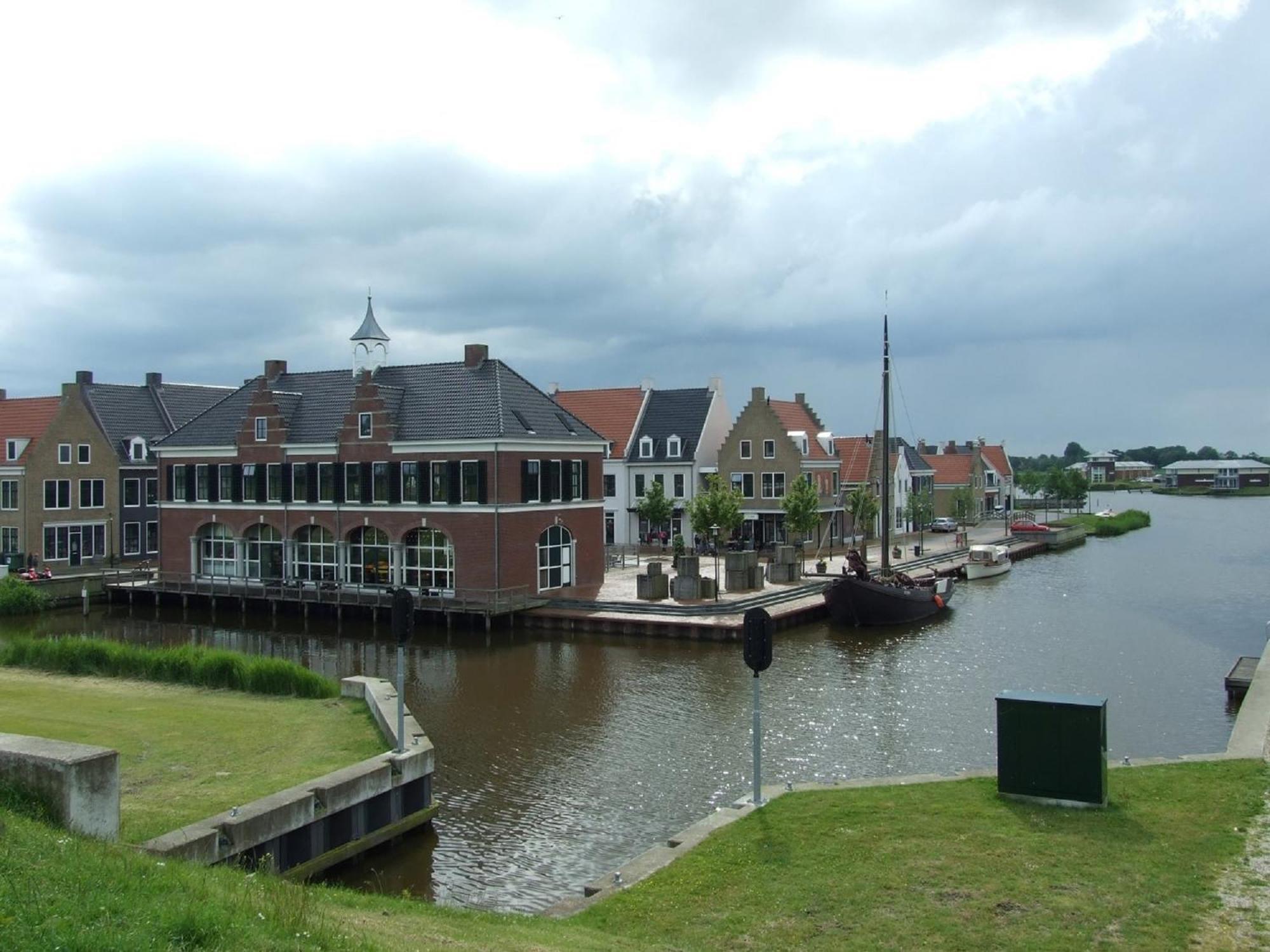 House Marijke With Winter Garden And Direct Access To The Lauwersmeer Anjum Bagian luar foto