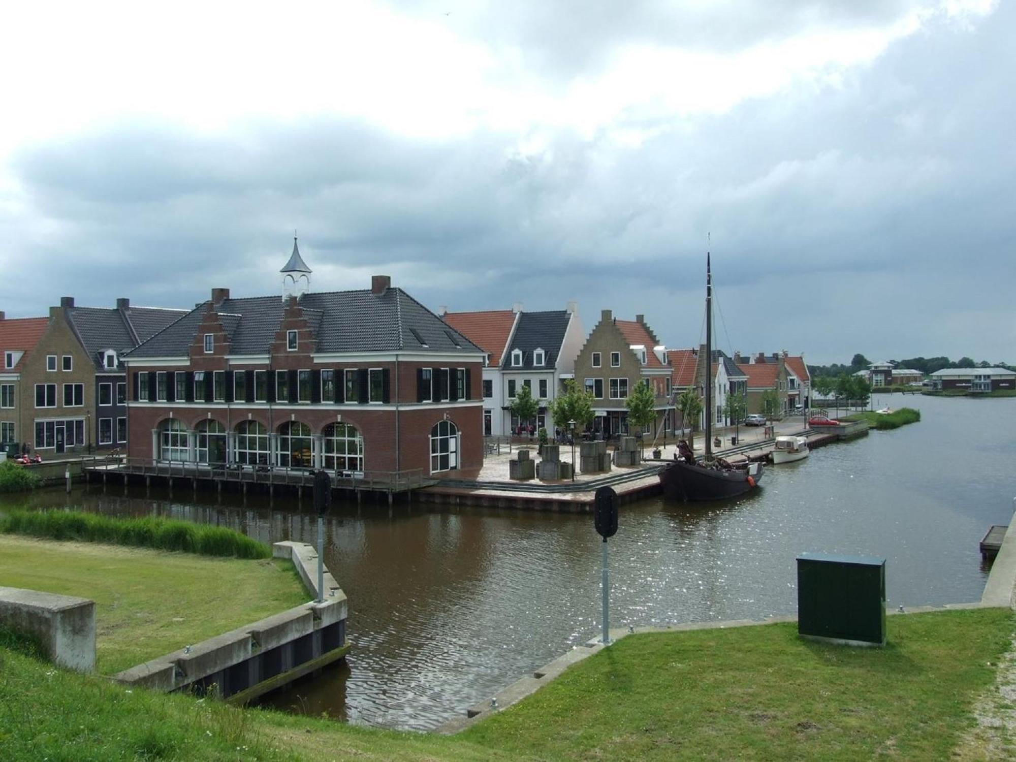 House Marijke With Winter Garden And Direct Access To The Lauwersmeer Anjum Bagian luar foto