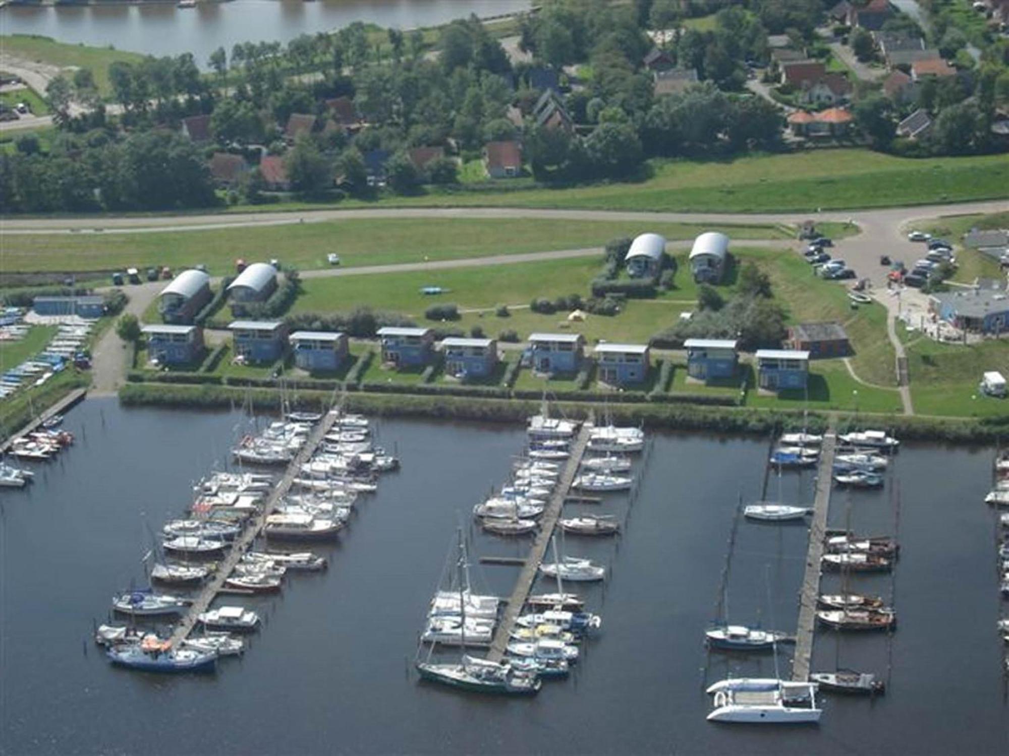 House Marijke With Winter Garden And Direct Access To The Lauwersmeer Anjum Bagian luar foto